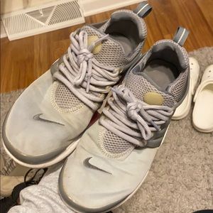 Nike air prestos grey